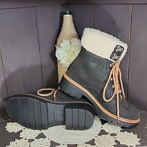 Altar'd State sherpa boots Size 6.5